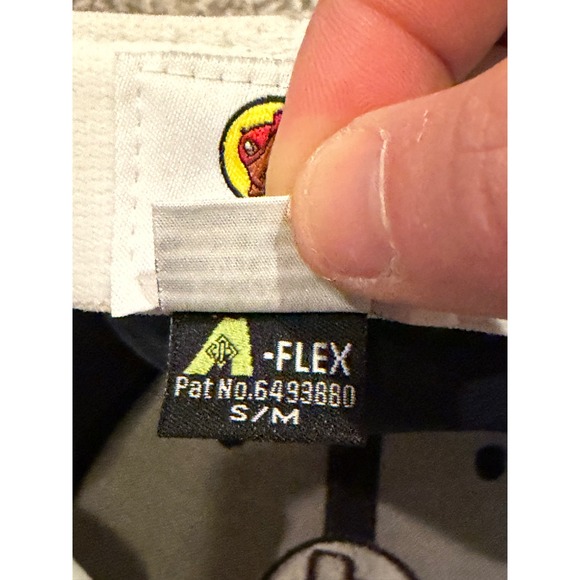 Buc-ees Beaver Logo Embroidered Grey Heather Baseball Cap Size S/M Fitted Hat - Picture 9 of 9